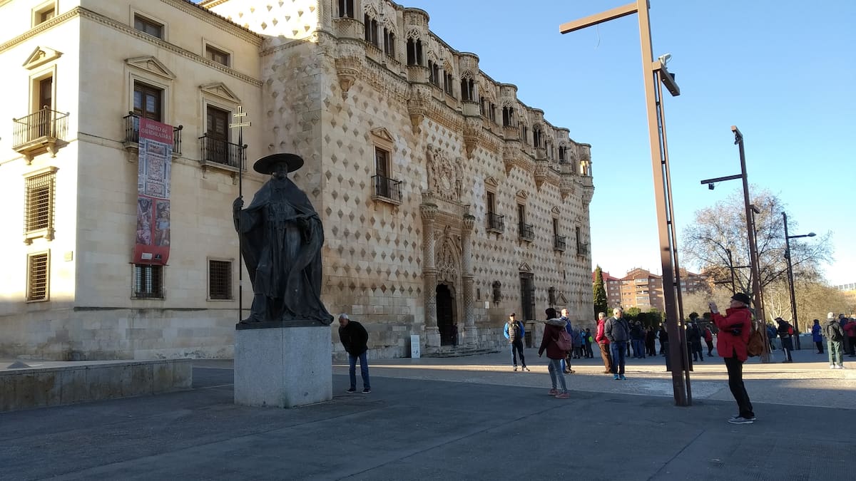 Preacuerdo para que el Palacio del Infantado sea la primera subsede del Museo del Prado