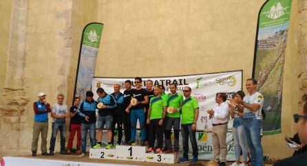 Podium de los campeones por equipos