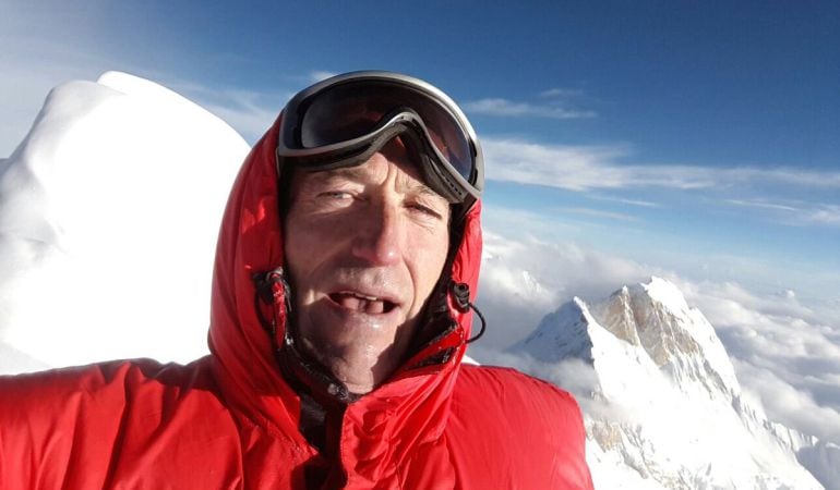 El alpinista Alberto Zerain en la cumbre principal del Manaslu.