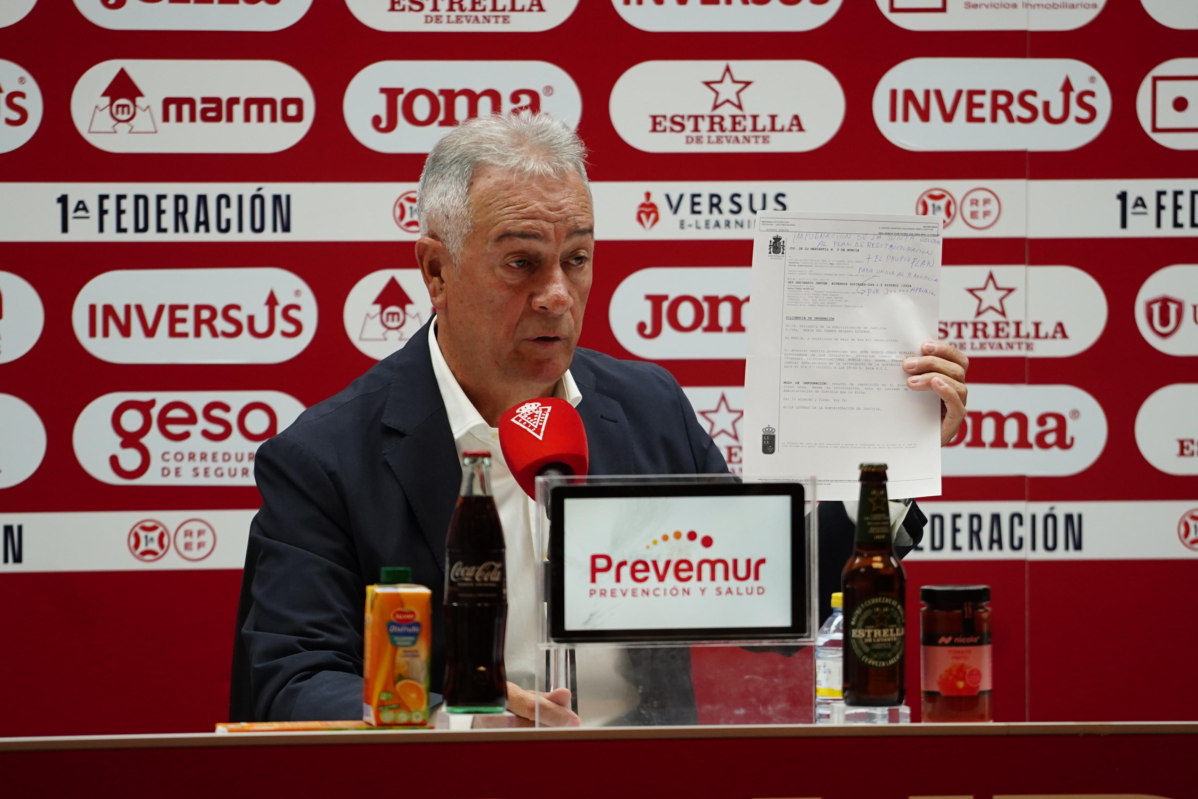 Felipe Moreno, presidente del Real Murcia, durante una rueda de prensa.
