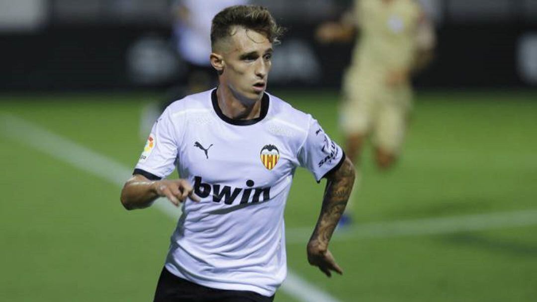 Álex Blanco, durante un partido en Mestalla. 