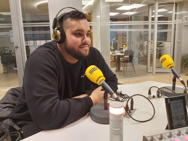 Javi García en los estudios de la SER en Aranda