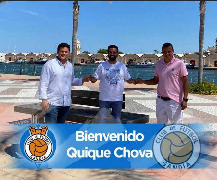 Quique Chova, en el centro, junto a Líbero Parri y Roberto Amarilla