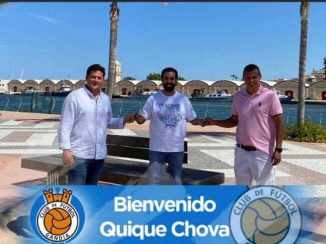 Quique Chova, en el centro, junto a Líbero Parri y Roberto Amarilla