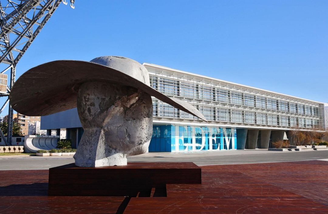 La escultura &#039;La Pamela&#039; en La Marina de València 