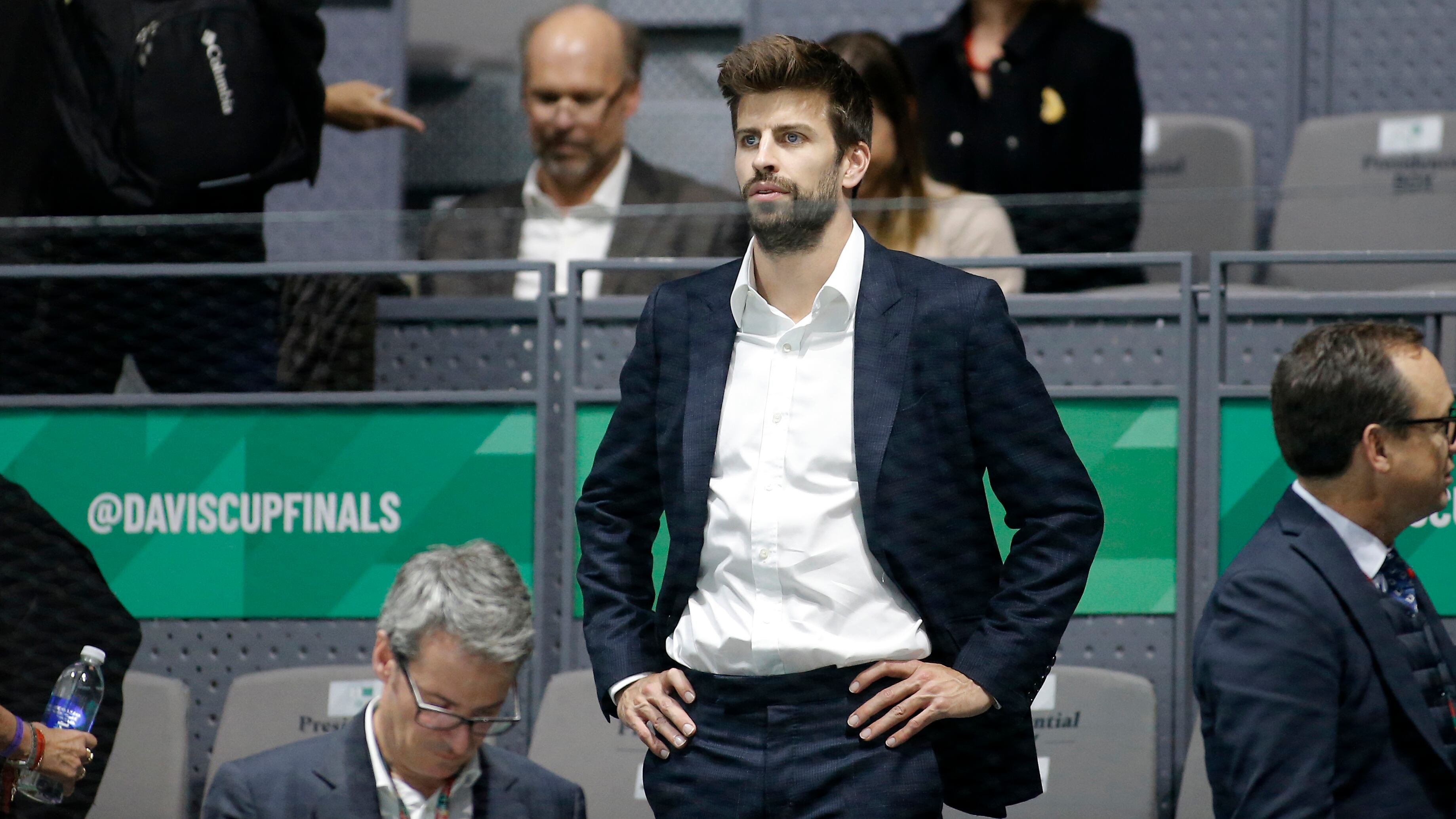 Gerard Piqué siguiendo una de las finales de la Copa Davis en la Caja Mágica de Madrid