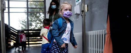 Escolares entrando al aula con todas las medidas de seguridad anti Covid-19