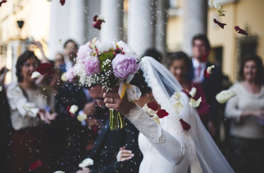 Los matrimonios por la Iglesia descienden un 67% en los últimos diez años