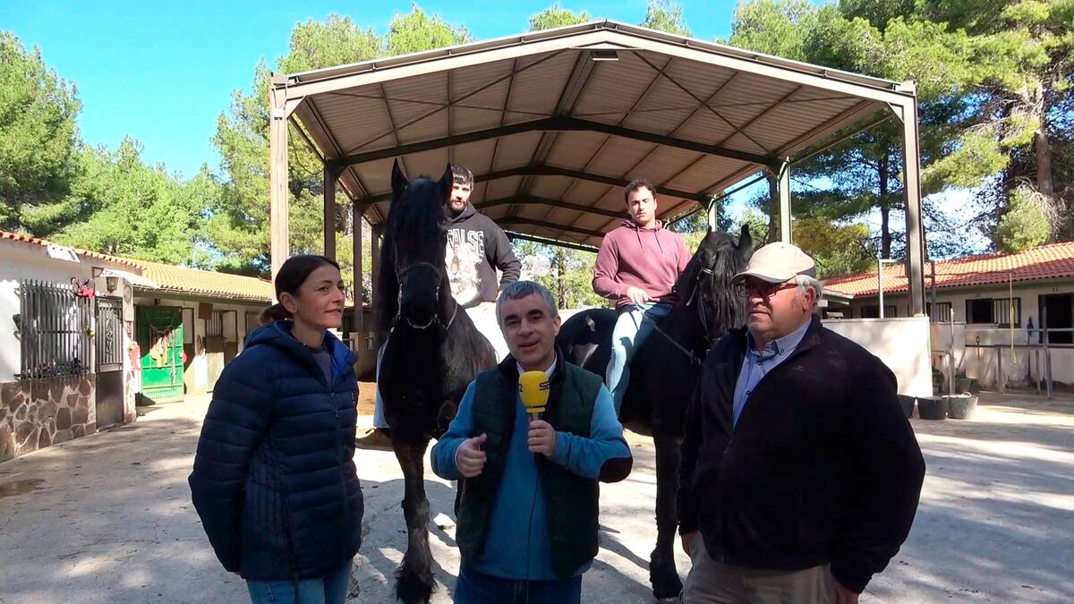 Visitem les instal·lacions de l'Escola d'Equitació Peluca