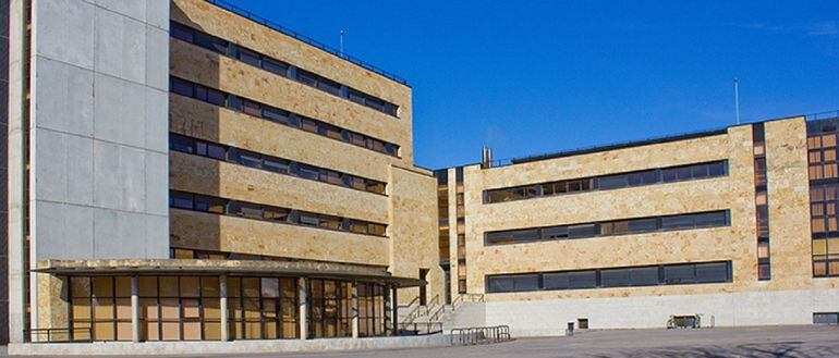 Imagen del FES y la Facultad de Ciencias Sociales.