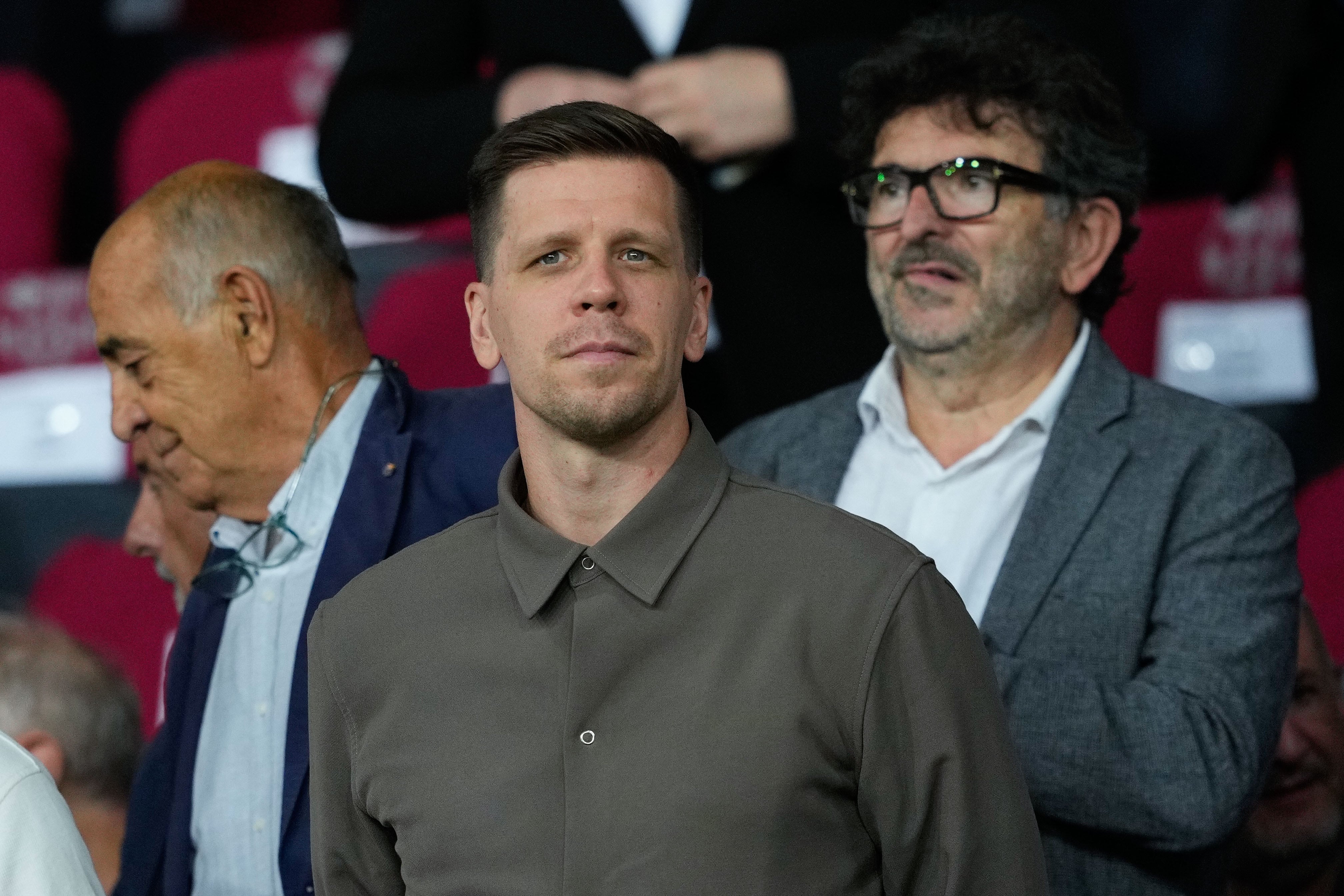 Wojciech Szczesny asiste al palco de Montjuic durante el Barça-Young Boys