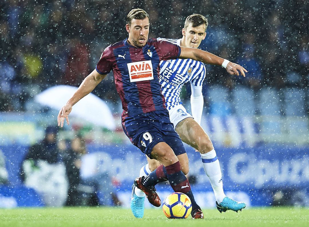 Enrich y Llorente durante un Real Sociedad - Eibar