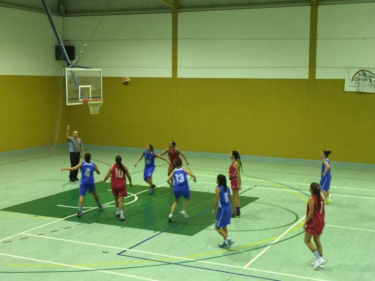 Partido entre dous equipos lucenses da 2ª División Autonómica de baloncesto feminino