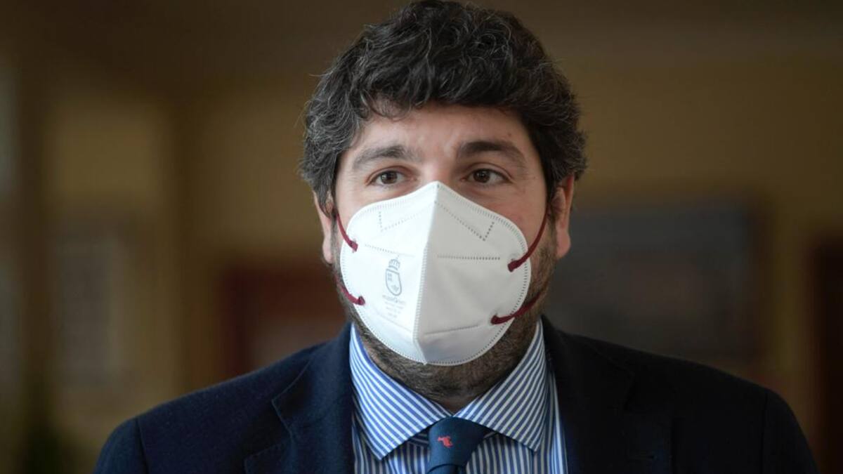 López Miras muestra su "rechazo absoluto" a los altercados en el pleno de Lorca