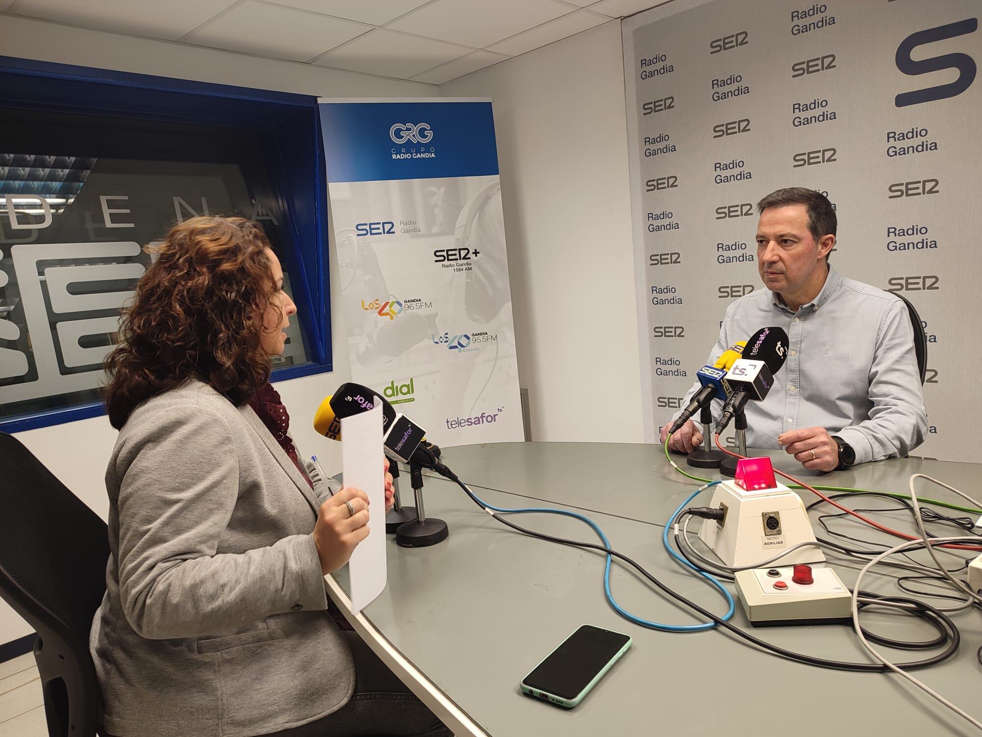 El alcalde de Piles, David Morant, durante la entrevista realizada por nuestra compañera Rocío Escrihuela.