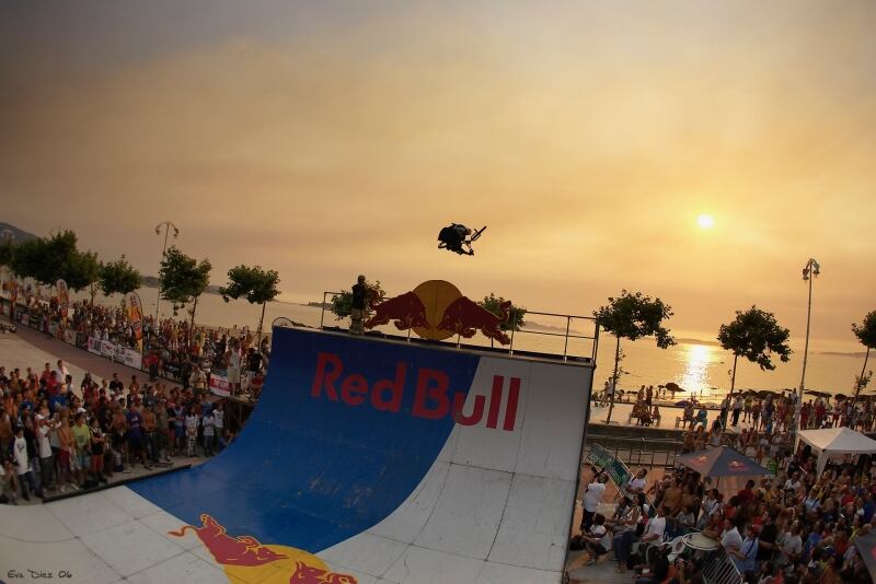 Celebración de una prueba de BMX de O Marisquiño hace más de 15 años en la playa de Samil de Vigo.