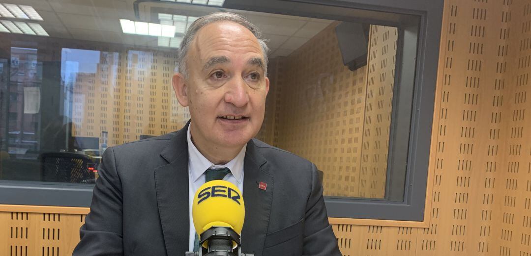 El rector de la Universidad de Valladolid, durante la entrevista en &#039;Hoy por Hoy&#039;