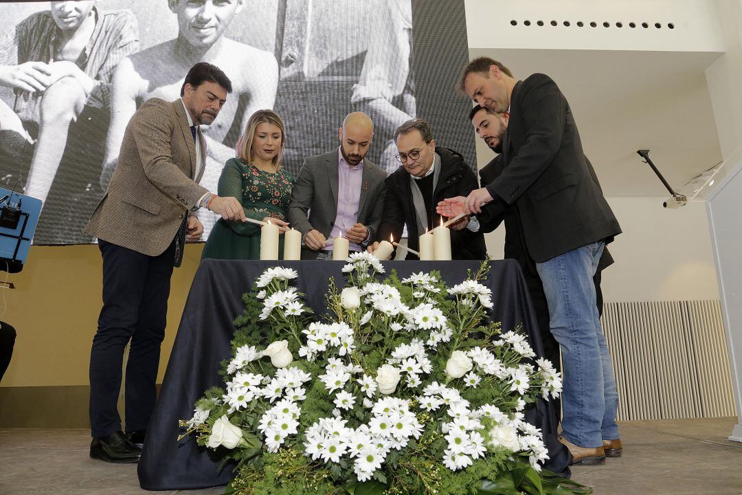 Los portavoces de los grupos municipales han participado este lunes en el acto de homenaje a las víctimas del Holocausto