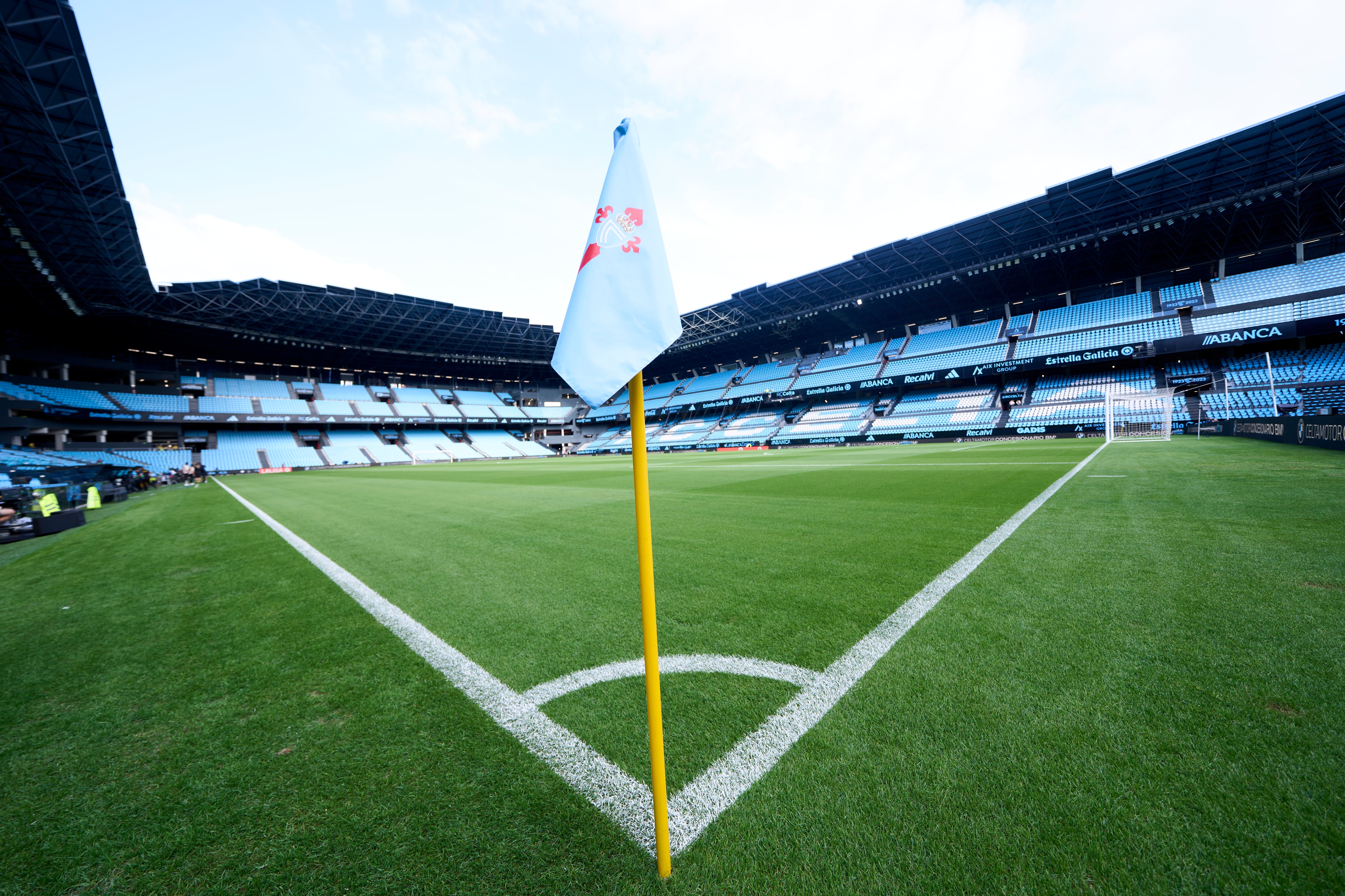 Vista de Balaídos, estadio del Celta de Vigo, desde uno de los banderines de córner