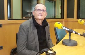 El director del IVAM en los estudios de Radio Valencia