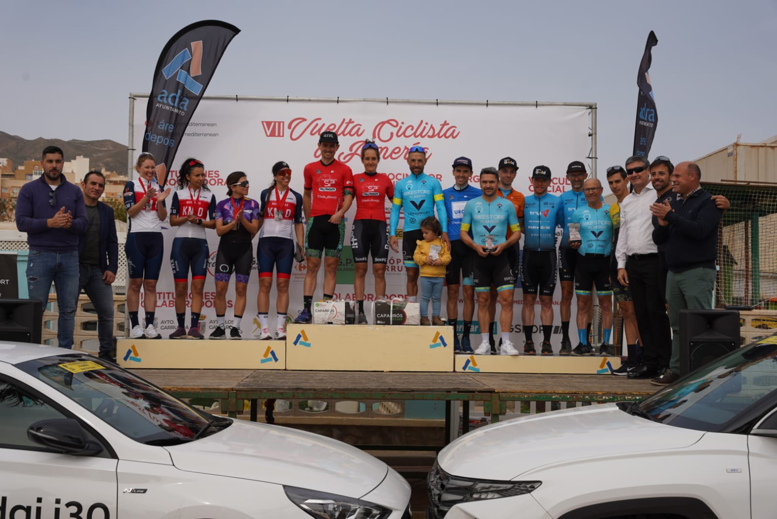 Manuel Maestra y Azahara Pozuelo se coronan como campeones de la Vuelta.