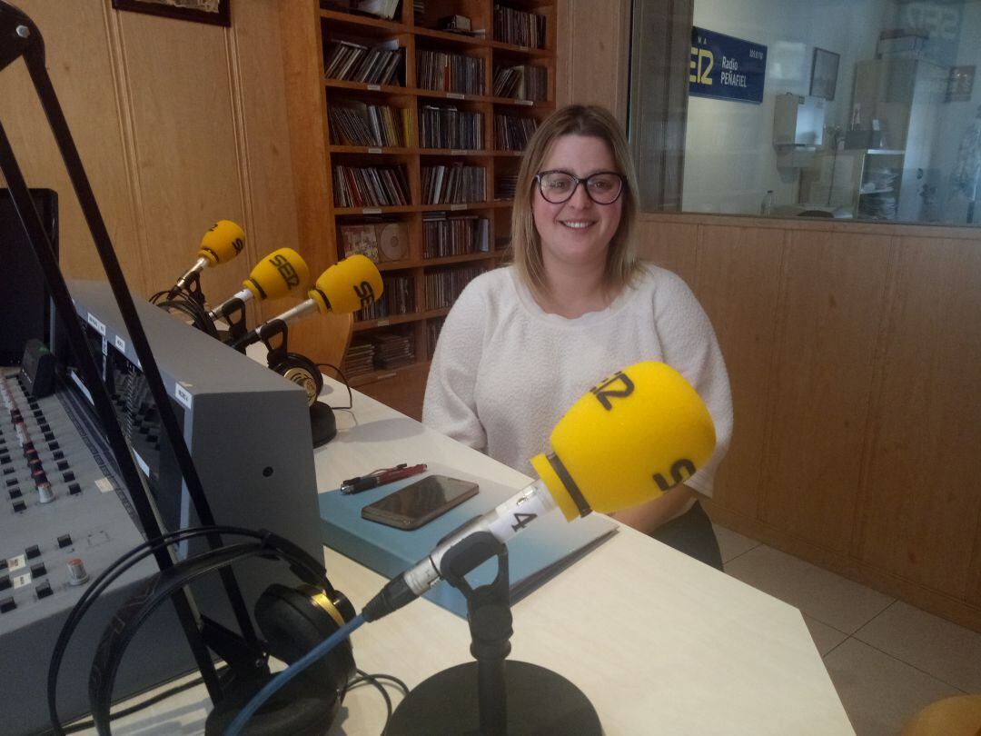 La candidata Ana González, en el estudio de Radio Peñafiel