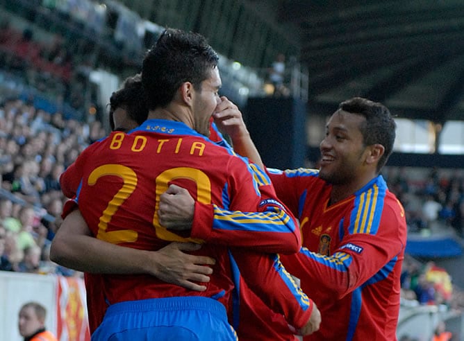 Los jugadores españoles celebran el gol de Ander Herrera