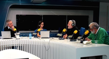 Carles Francino, Laura Piñero, Lluís Bassat y Vicenç Villatoro en el estudio central de la SER.