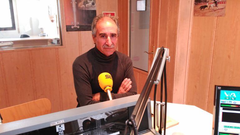 El concejal independiente, Jesús Cuadrado, en los estudios de la cadena SER