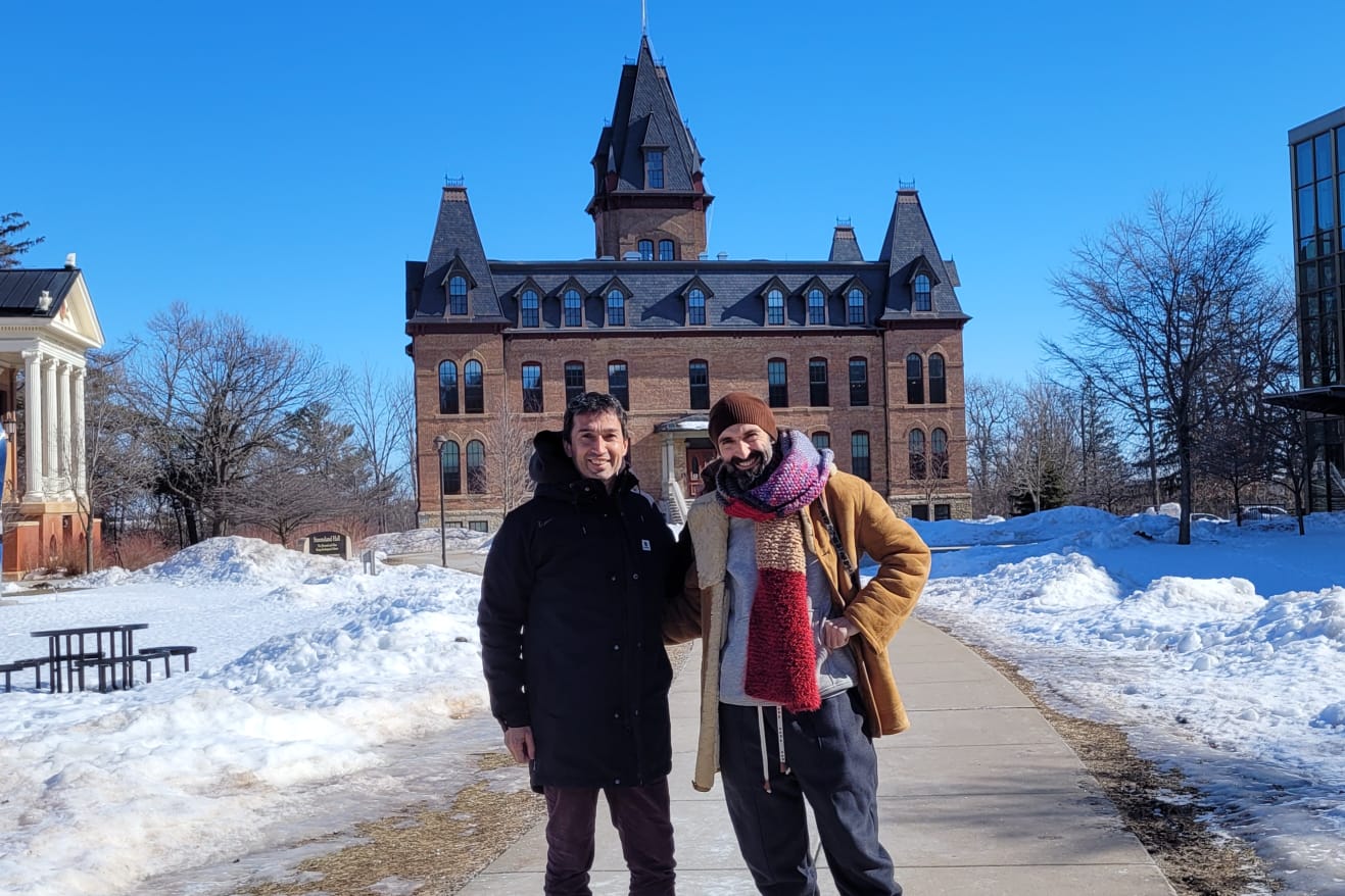 Oier Araolaza y Josu Garate enseñan estos días danza vasca en la fría Minnesota