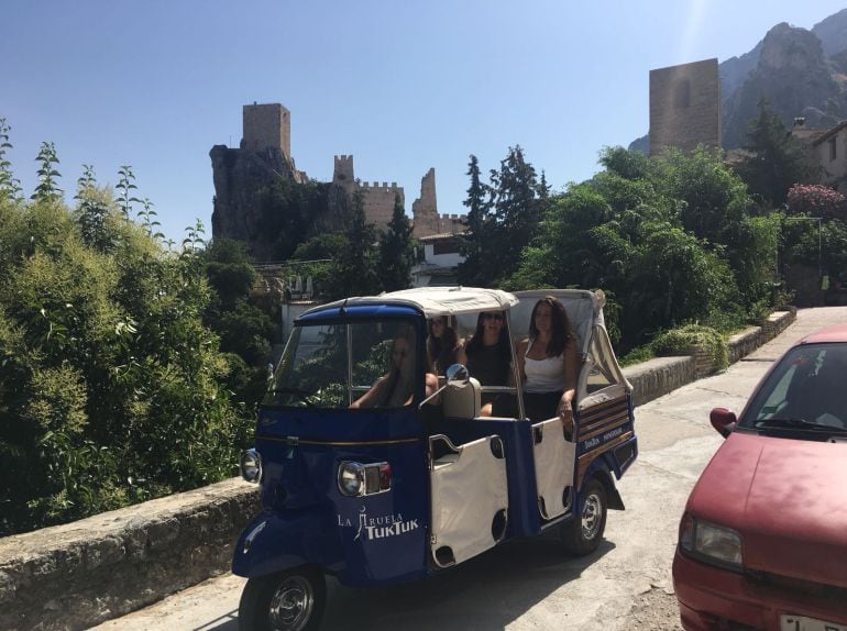 El Tuk Tuk es un vehículo retro que ya realiza visitas turisticas por La Iruela