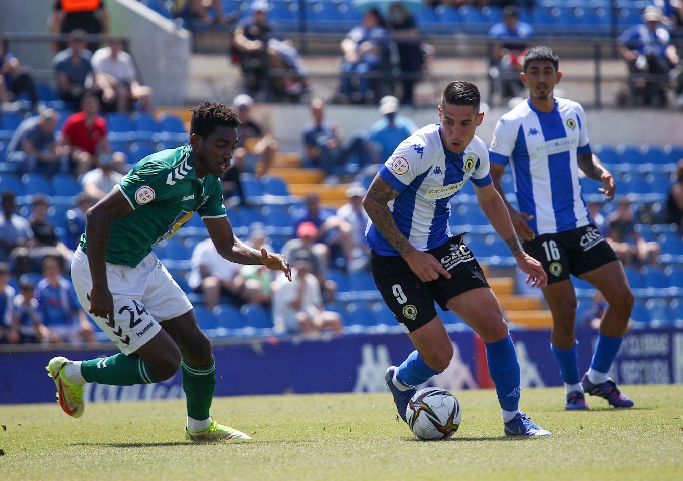 Raúl González y César Moreno, jugadores del Hércules CF, frente al CD Marchamalo