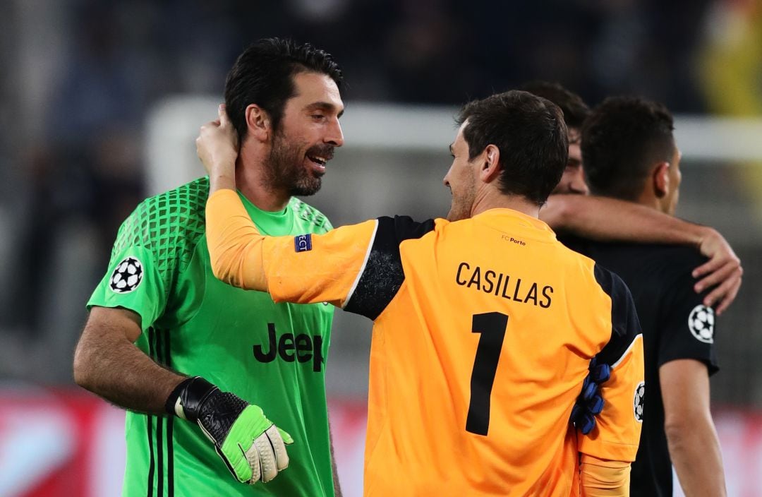 Gianluigi Buffon, junto a Iker Casillas