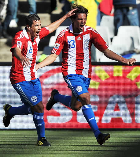 Los paraguayos celebrando el segundo gol ante Eslovaquia