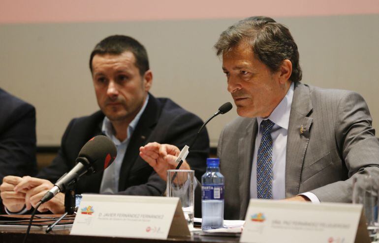 El presidente del Principado, Javier Fernández, en la apertura de la XVII Escuela de Verano de UGT.