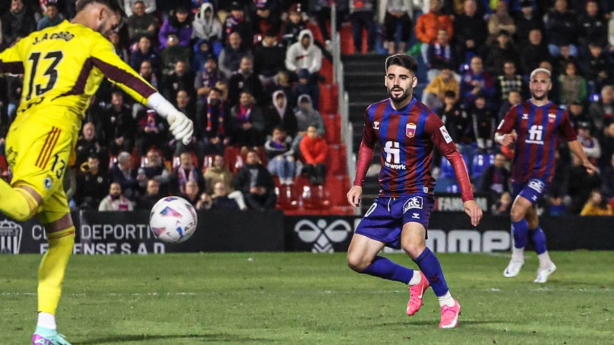 Cris Montes, futbolista del Eldense, asegura que siempre quiso quedarse en Elda