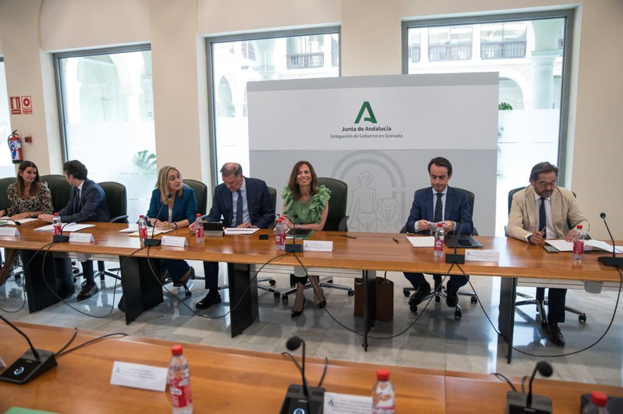 La consejera de Fomento de la Junta, Rocío Díaz, preside en Granada el consejo de administración de Cetursa Sierra Nevada