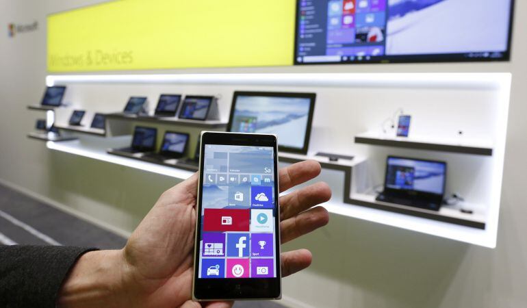 Un teléfono con sistema Windows 10 y el ecosistema de apps de Microsoft