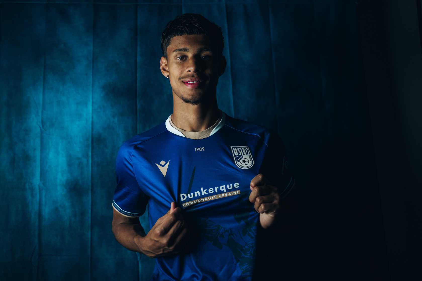 Raghouber en la presentación con el Dunkerque