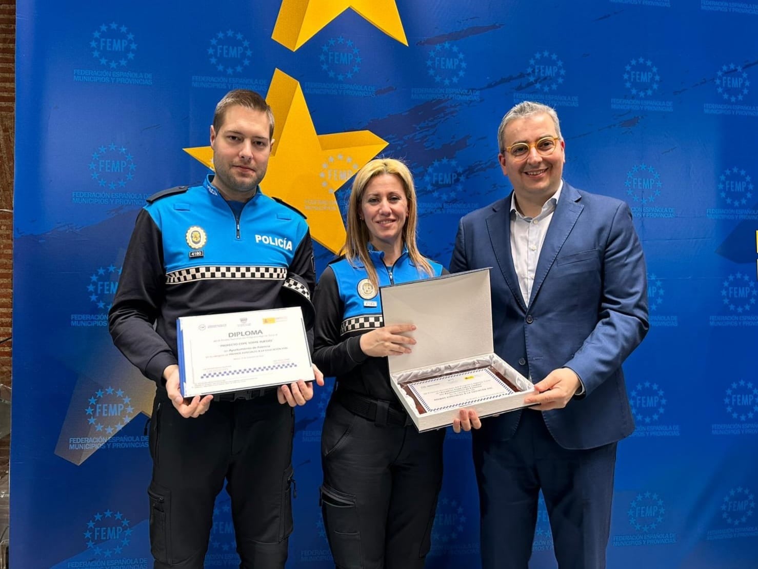 Entrega de los reconocimientos en presencia del concejal de área, Toño Casas