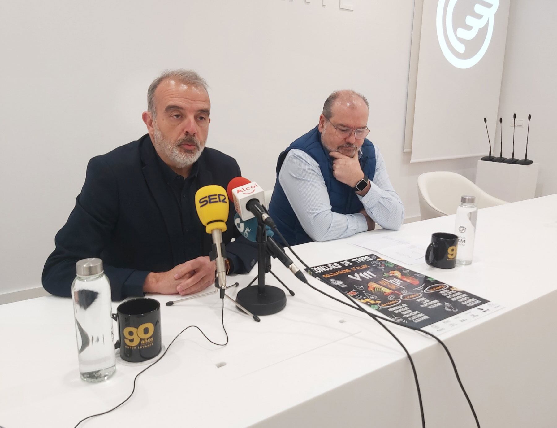 El concejal Jordi Martínez y el secretario de los Samaritas, Carlos Vicens, en la presentación de la actividad en la Fundación Mutua Levante