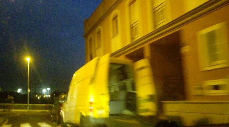 Furgoneta de mudanza de los 'okupas'