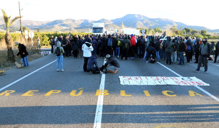 Manifestants a Alcanar. 