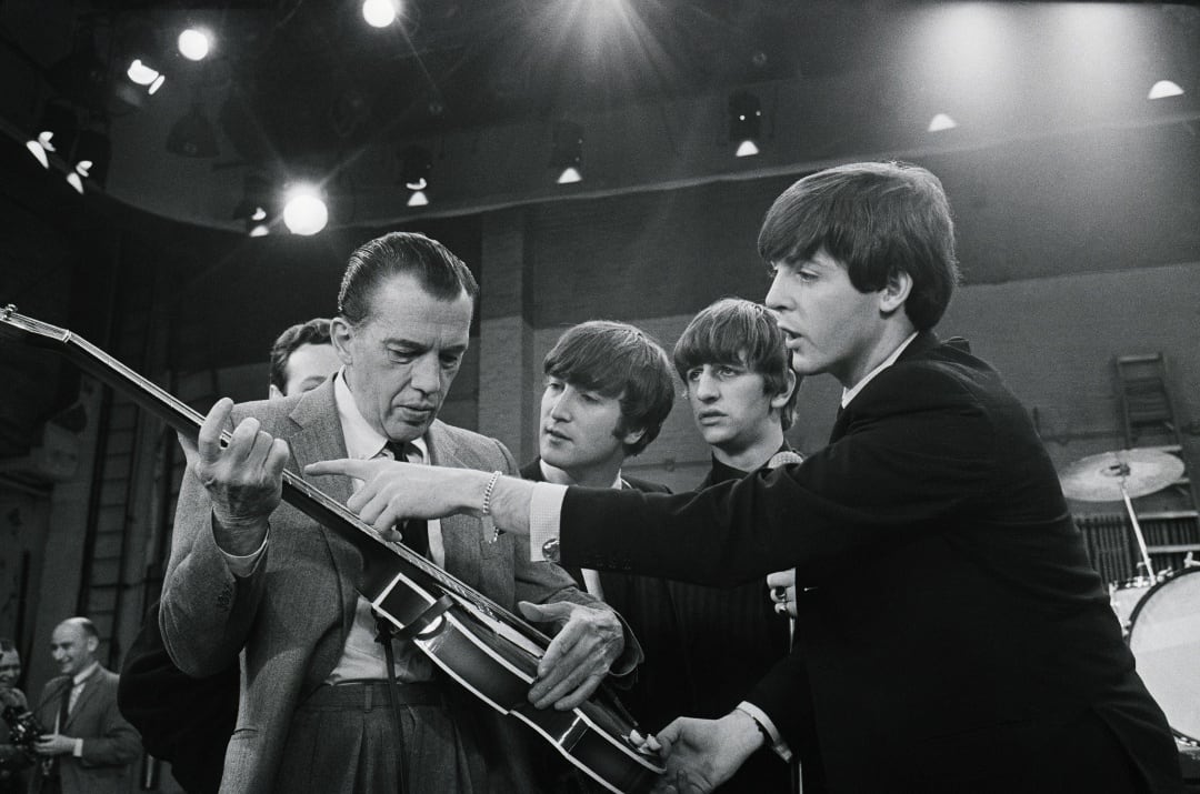 Los Beatles junto a Ed Sullivan en 1964