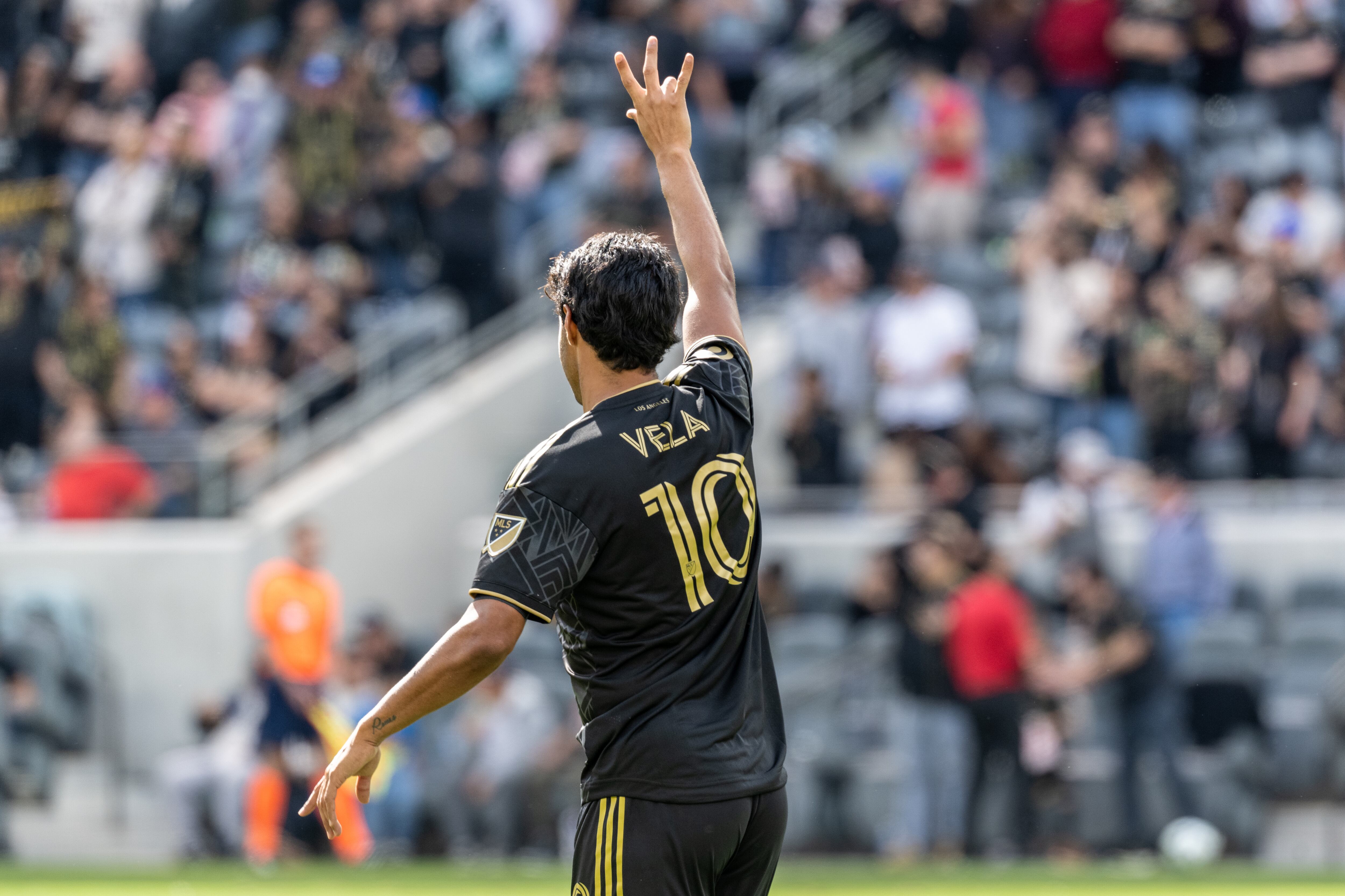 Carlos Vela celebrando un gol con los Ángeles FC.