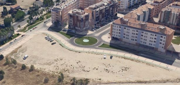 Solar en la calle Pilar Lorengar donde se construirá el aparcamiento disuasorio