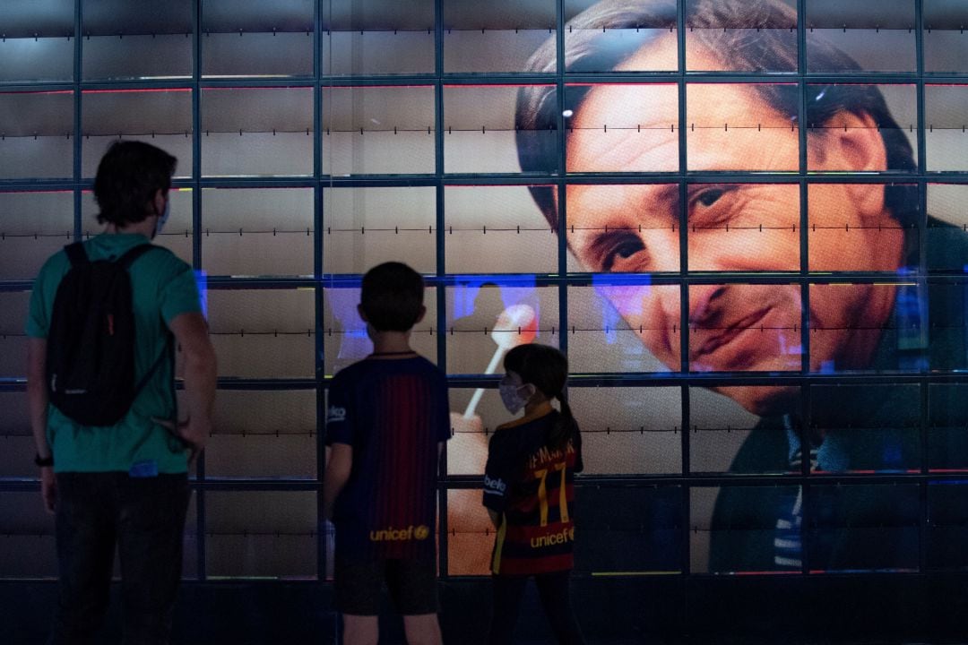 Un mural de Johan Cruyff recuerda al jugador en el Museo del FC Barcelona