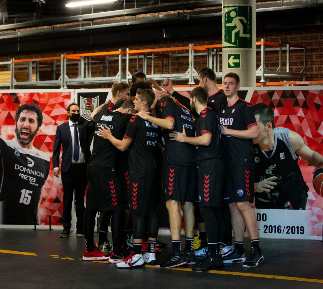 La plantilla de Bilbao Basket se muestra unida ante el reto de la permanencia