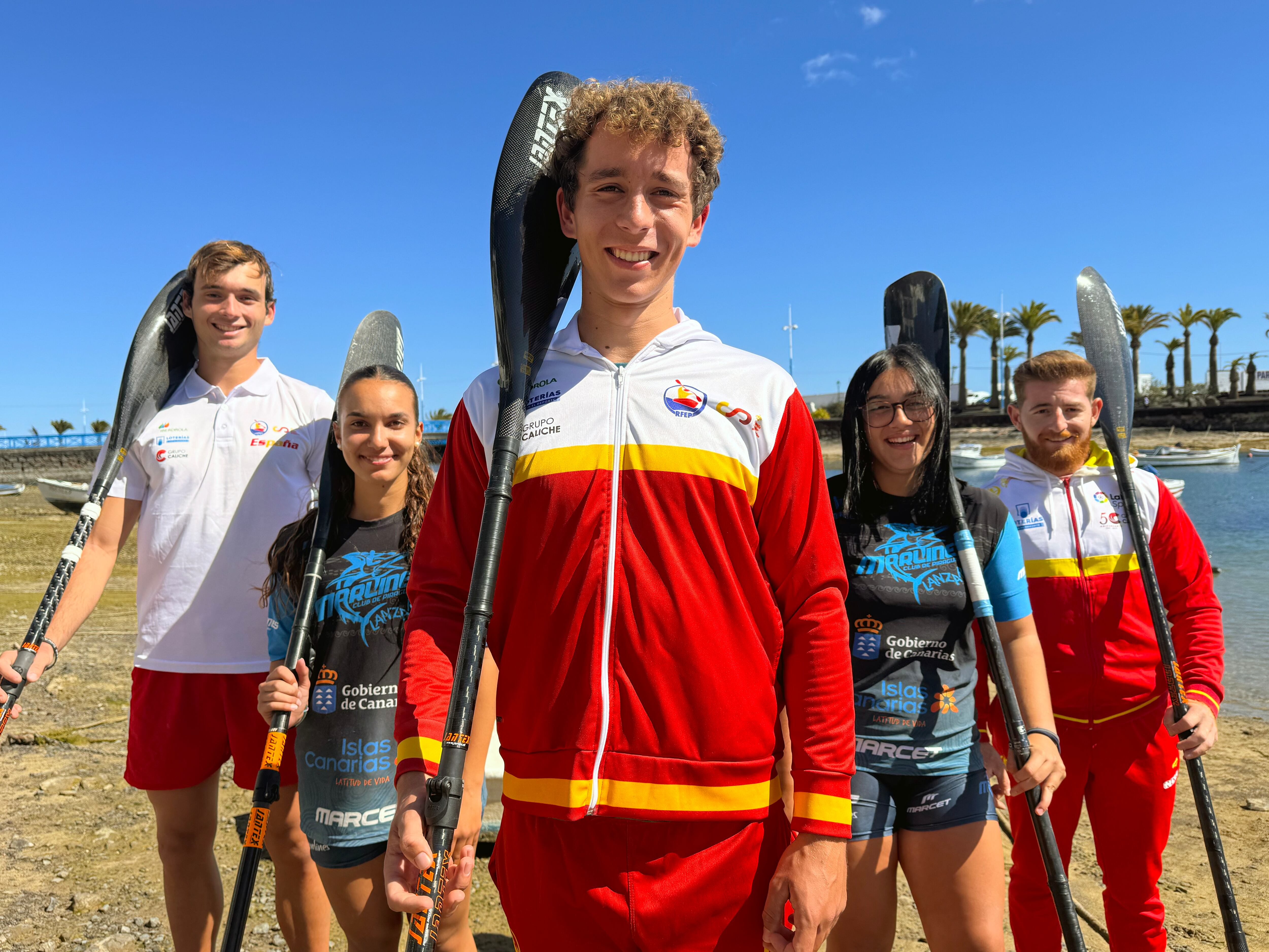 Palistas del club Los Marlines de Lanzarote que participarán en el Campeonato de Europa de Kayak de Mar en las Islas Azores.