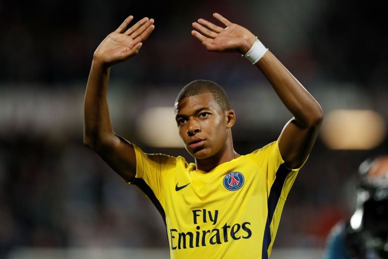 Kylian Mbappé al terminar el partido contra el Metz este viernes. 